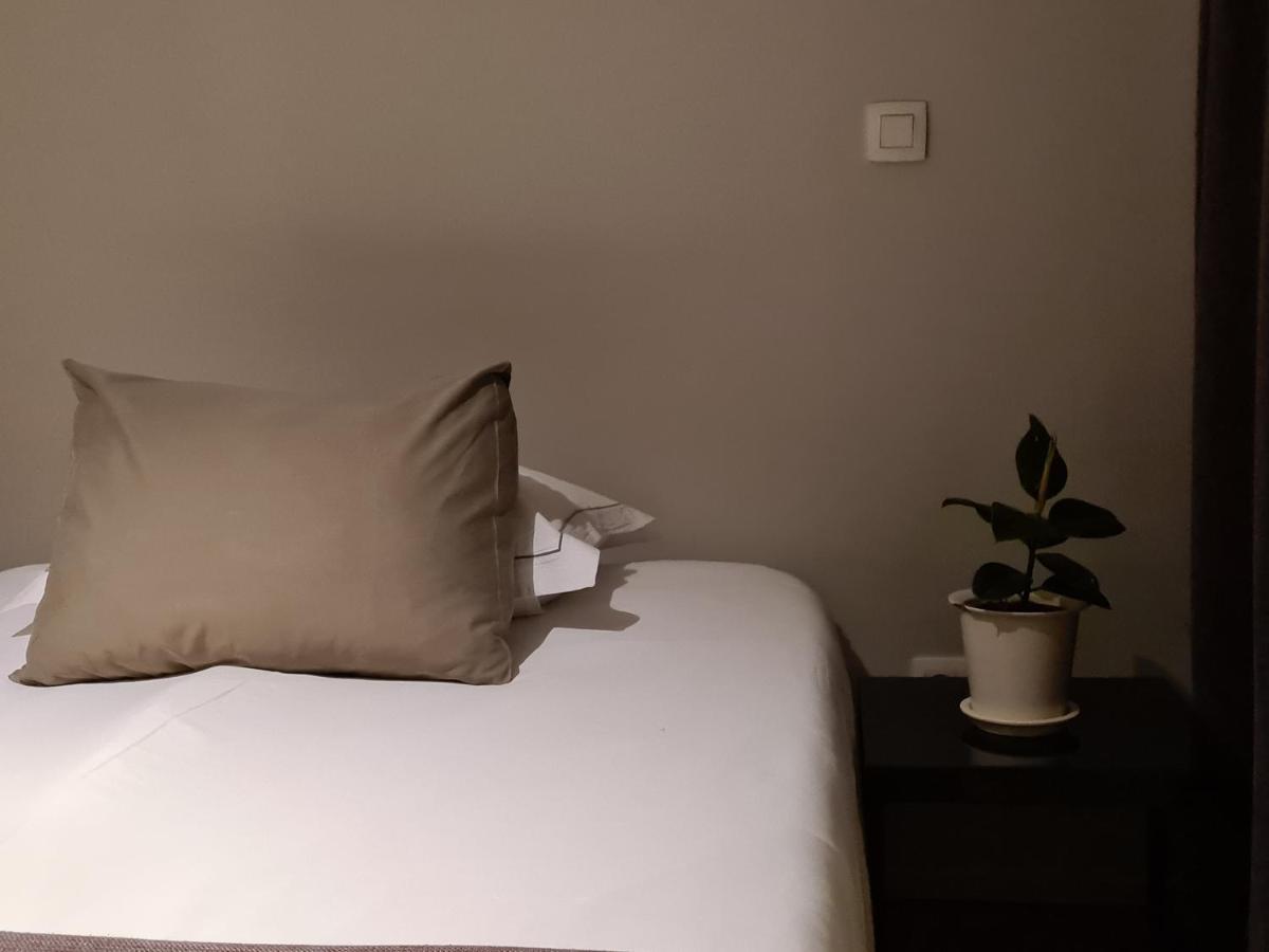 B&B A Cote Du Cinquantenaire Etterbeek Exteriör bild
